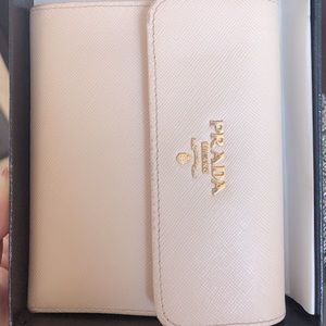Prada saffiano wallet
